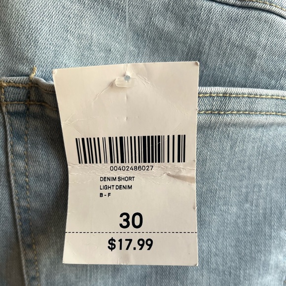 Curvy Light Denim Short - Picture 5 of 5